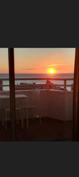 ESTUDIO CON VISTAS AL MAR